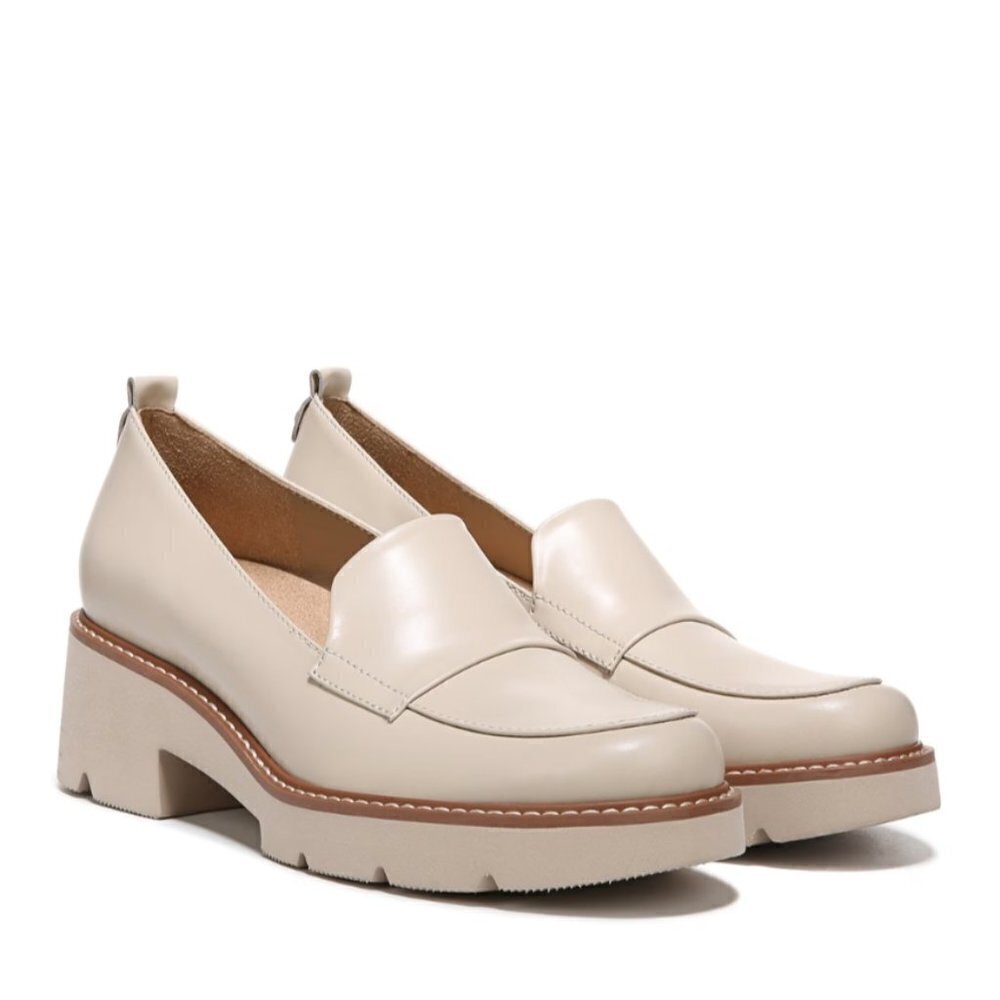 Naturalizer Women's Darry Loafer (WIDE)